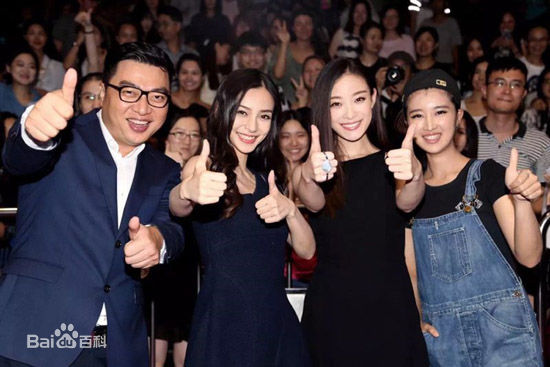 奚望出席活动前后照片