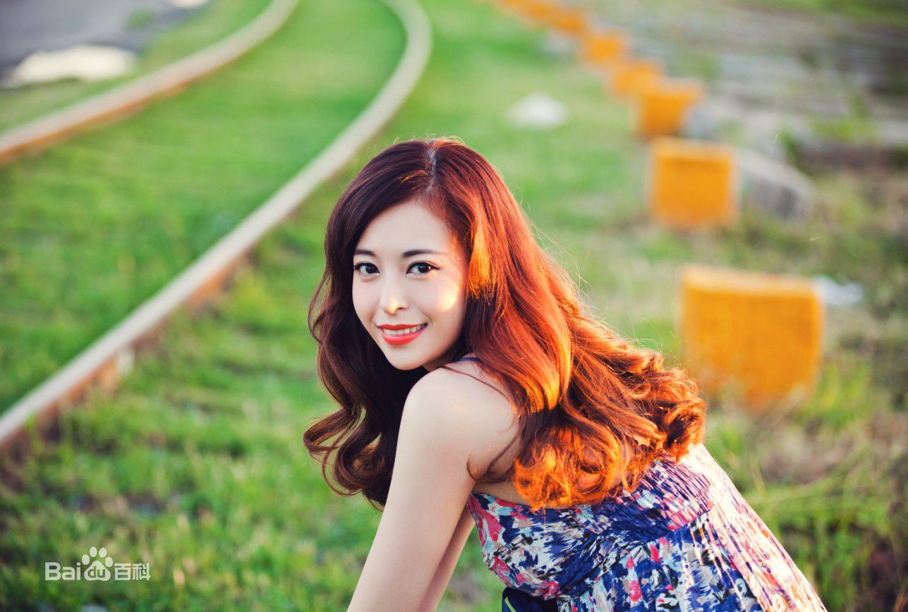 最新黄秋子壁纸