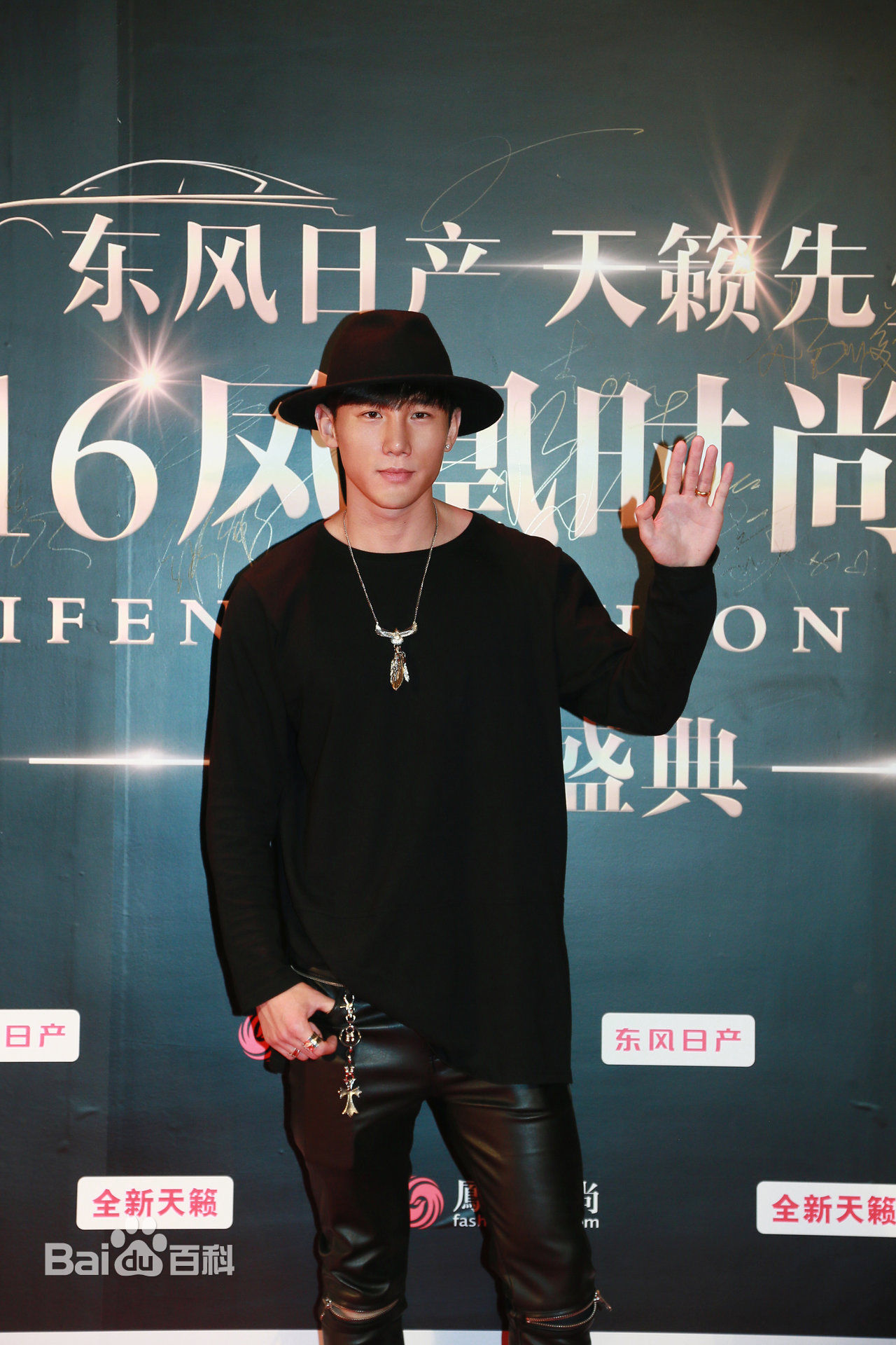 丁一(Dustin)活动照素颜照相册