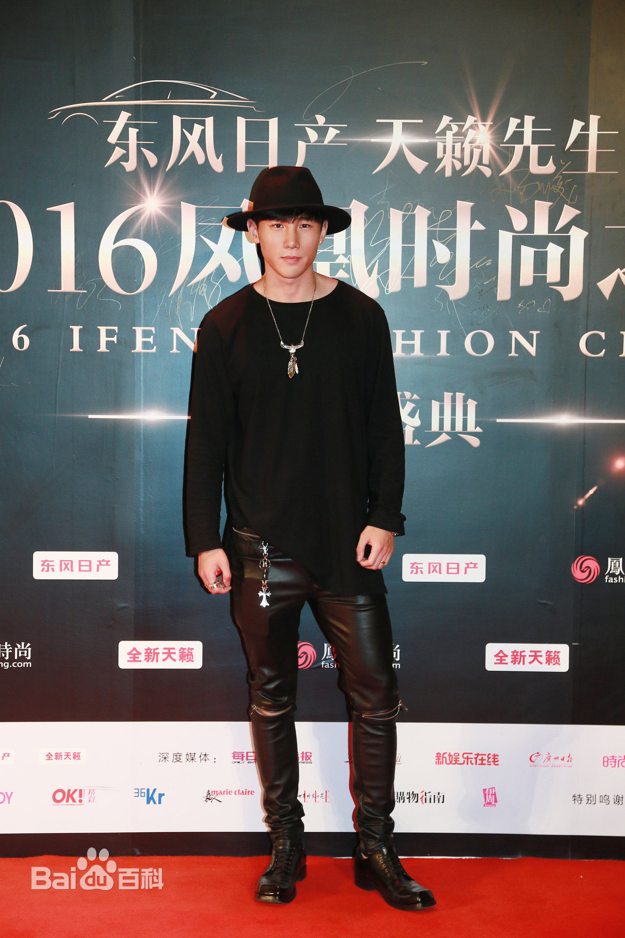 丁一(Dustin)活动照素颜照相册