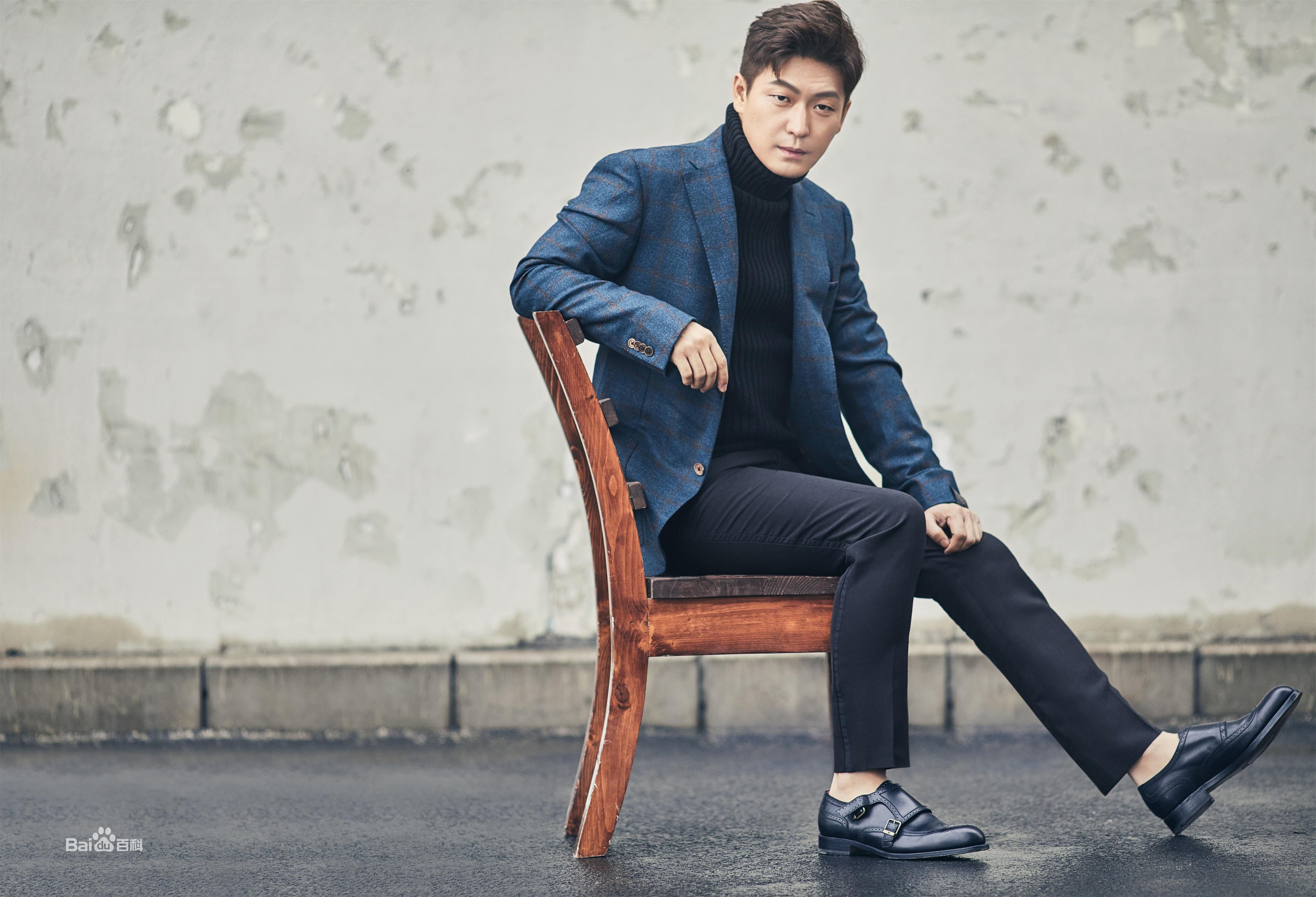 李泓良街拍图片图册