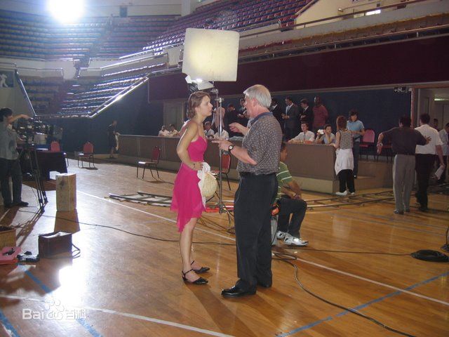 米雪儿·朗(Michelle Lang)米雪儿与众人合影生活照相册