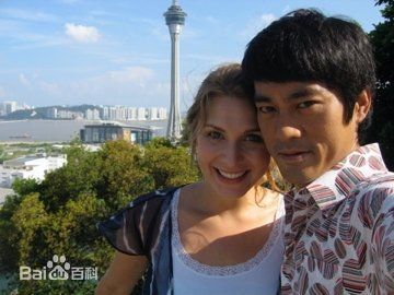 米雪儿·朗(Michelle Lang)米雪儿与众人合影生活照相册