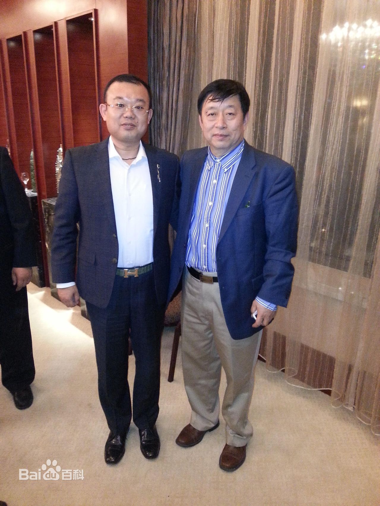 李海滨(Li haibin)与著名演员蒋欣（甄嬛传饰华妃）图册