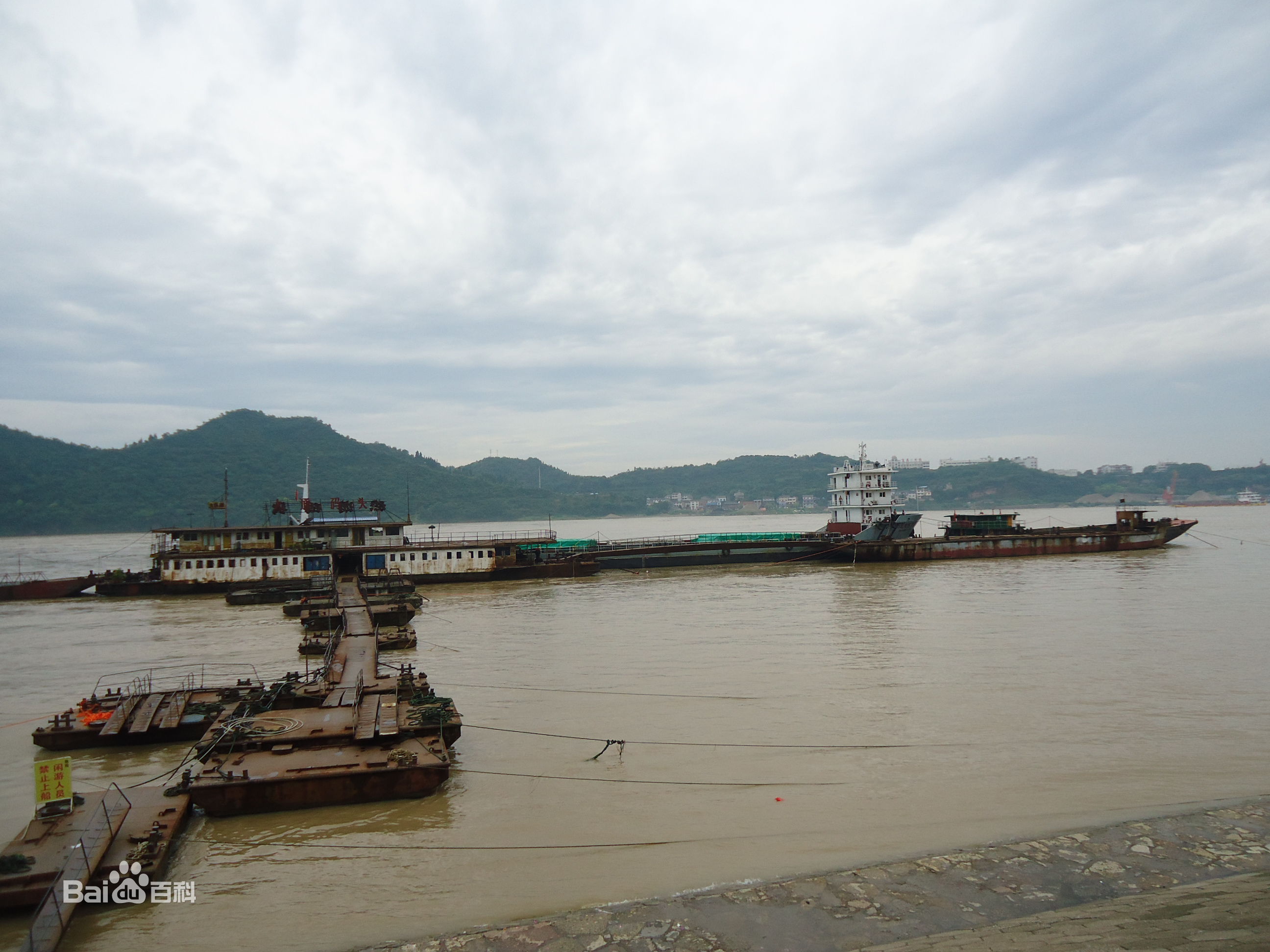 长江(the Changjiang River/the Yangtze River)前后照片