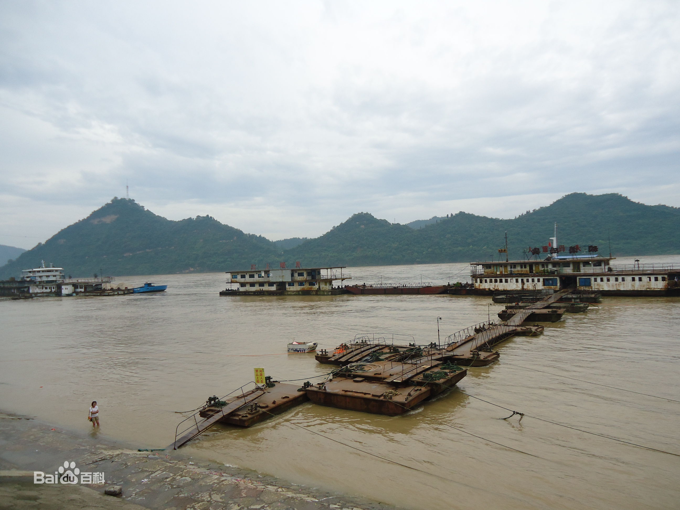 长江(the Changjiang River/the Yangtze River)前后照片
