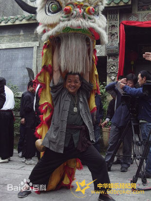 张春年拍戏生活照