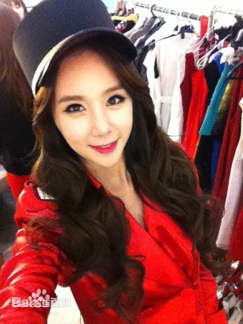 李惠敏(Lee Hye Min、 、E U AERIN)生活照壁纸壁纸