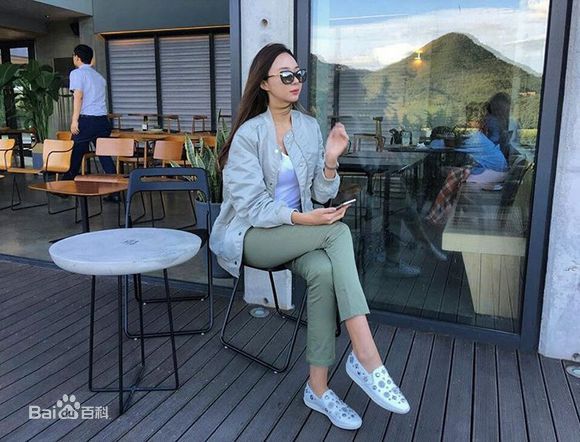 李惠敏(Lee Hye Min、 、E U AERIN)生活照壁纸壁纸