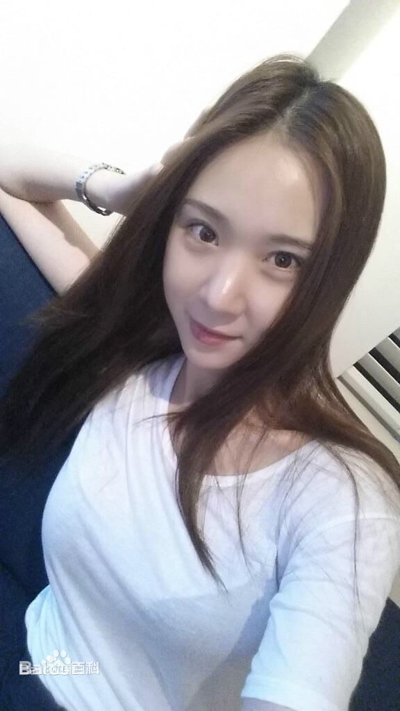 李惠敏(Lee Hye Min、 、E U AERIN)生活照壁纸壁纸