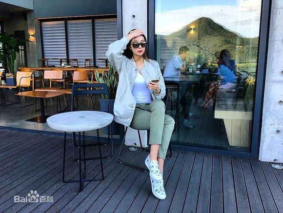 李惠敏(Lee Hye Min、 、E U AERIN)生活照壁纸壁纸