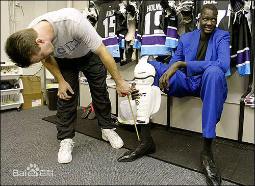 马努特·博尔(Manute Bol)生活中的马努特·波尔图片图集