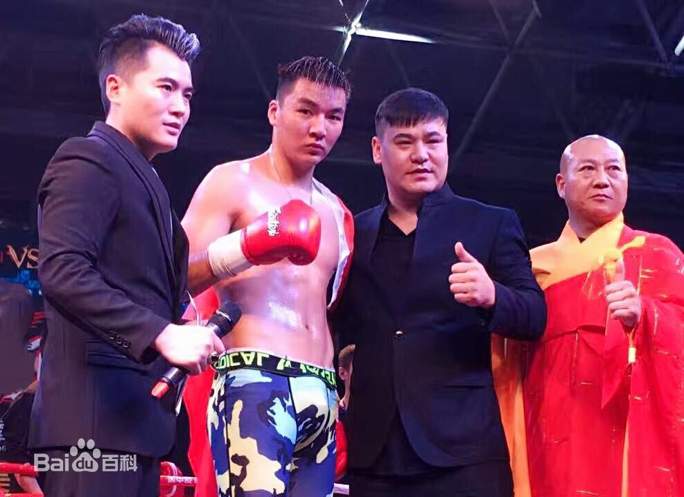 柳海龙比赛现场前后照片