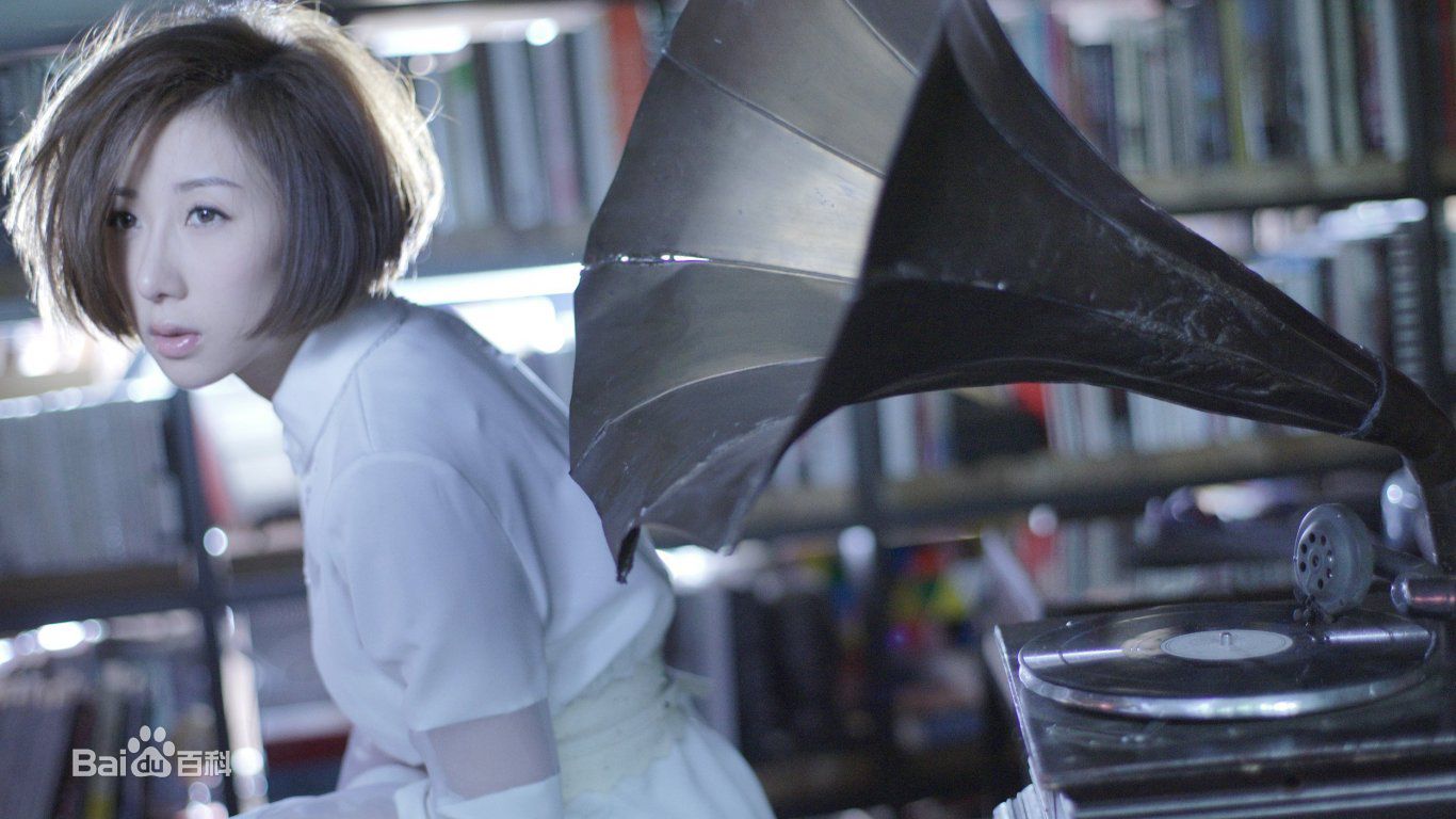 泳儿(Vincy Chan)壁纸前后照片