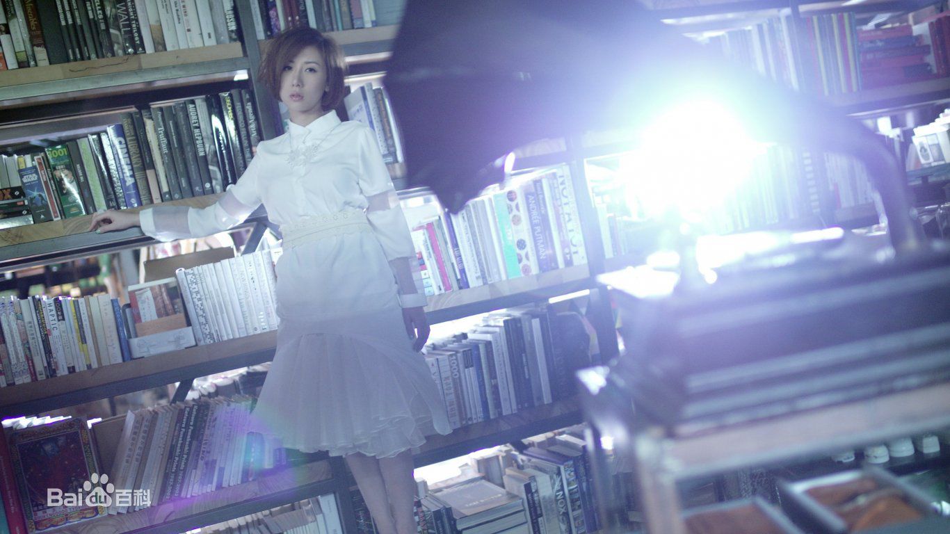 泳儿(Vincy Chan)壁纸前后照片