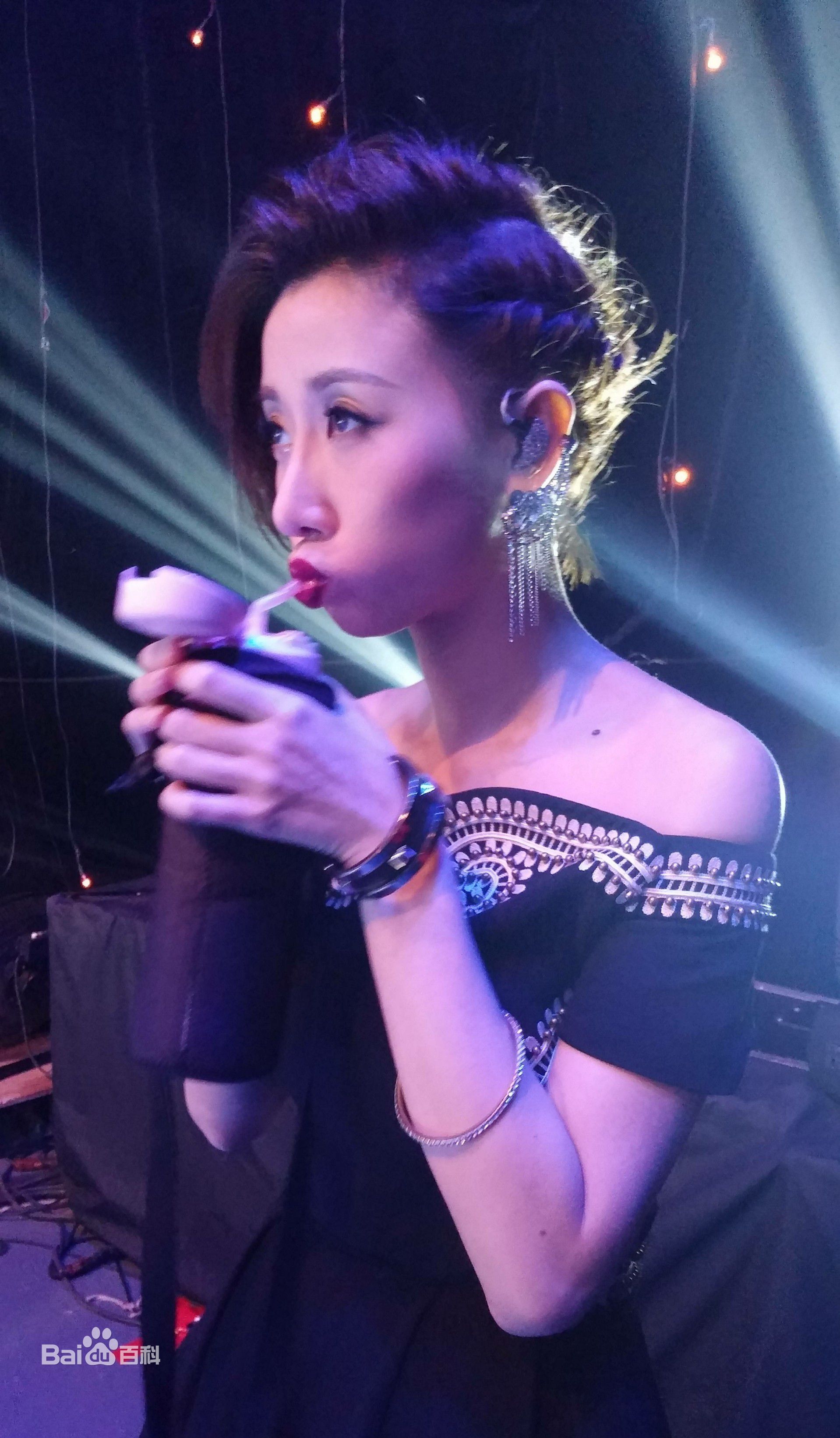 最新泳儿(Vincy Chan)在《麦王争霸第二季》中的壁纸