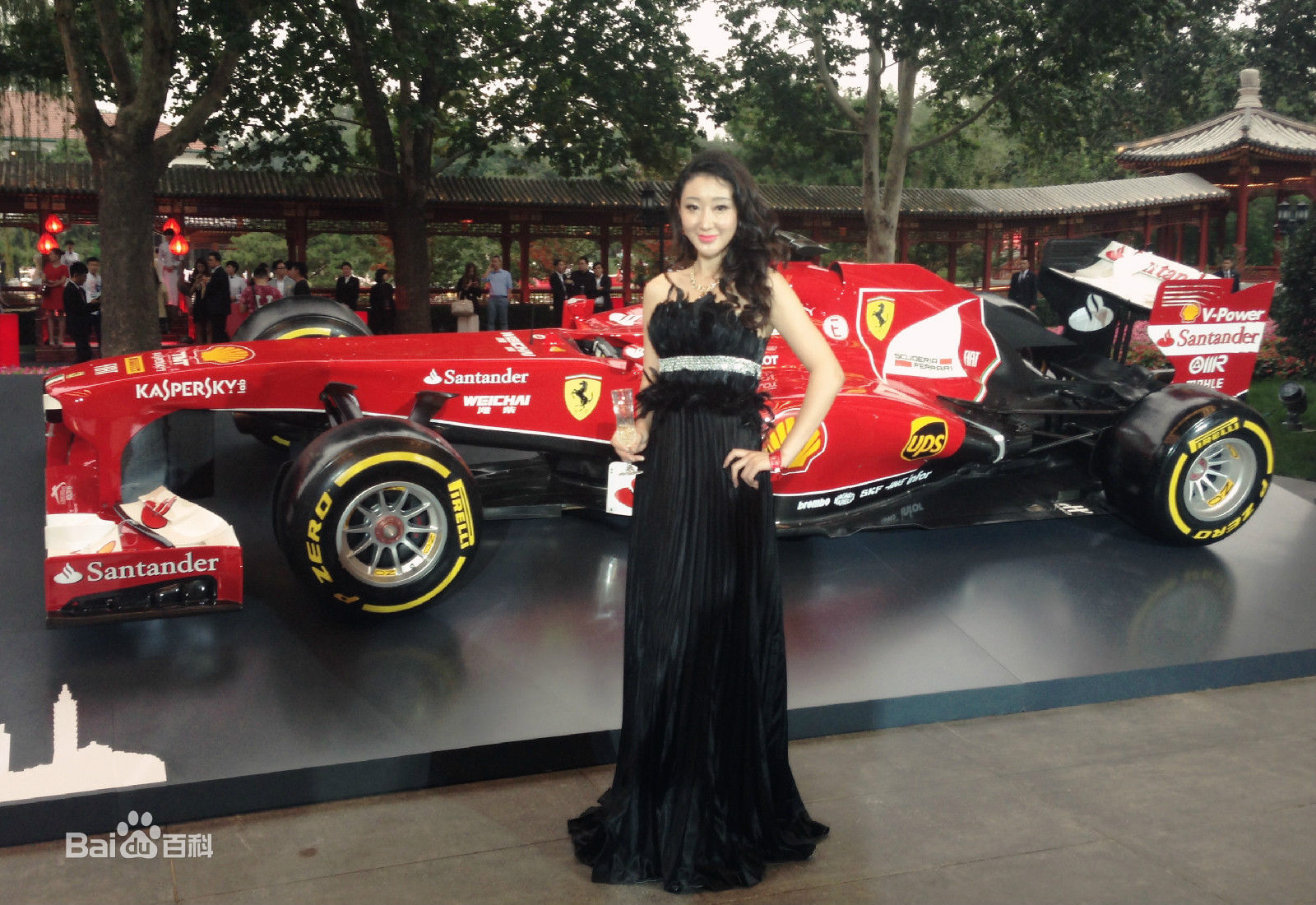 李依馨活动照片前后照片