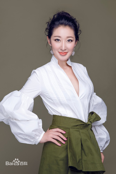 李依馨最新多彩壁纸