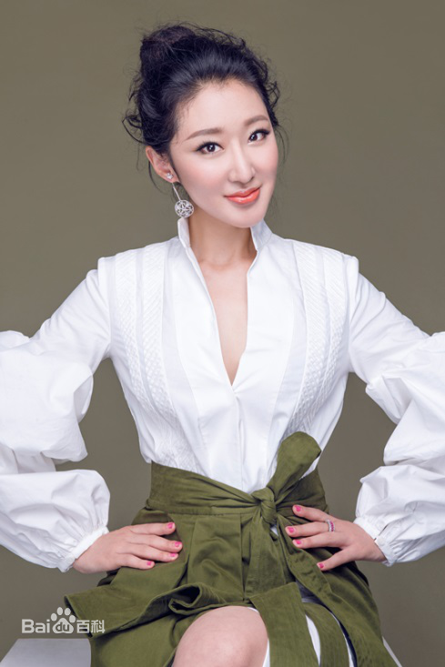 李依馨最新多彩壁纸