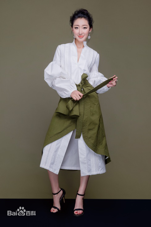 李依馨最新多彩壁纸