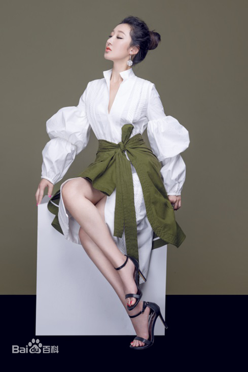 李依馨最新多彩壁纸