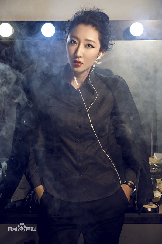 李依馨最新多彩壁纸