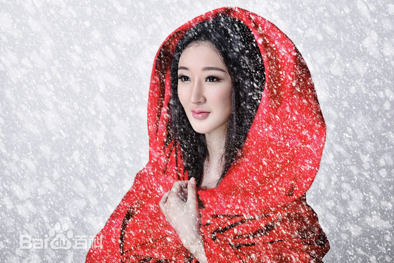 李依馨最新多彩壁纸