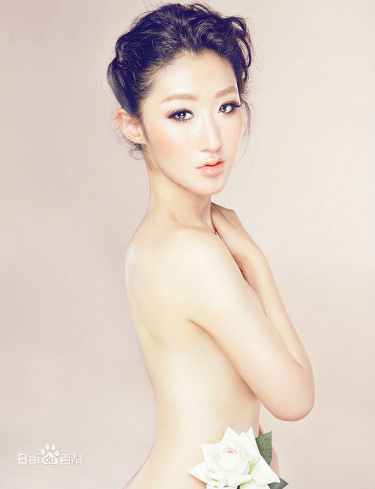 李依馨最优质性感