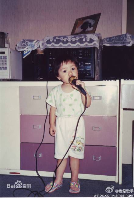 邓紫棋(G.E.M.(Get Everybody Moving))童年照性感图片图集