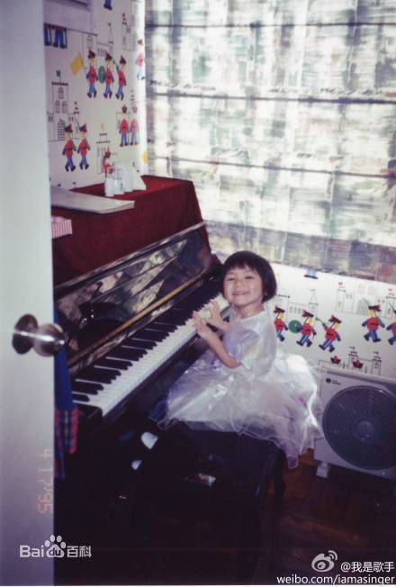 邓紫棋(G.E.M.(Get Everybody Moving))童年照性感图片图集