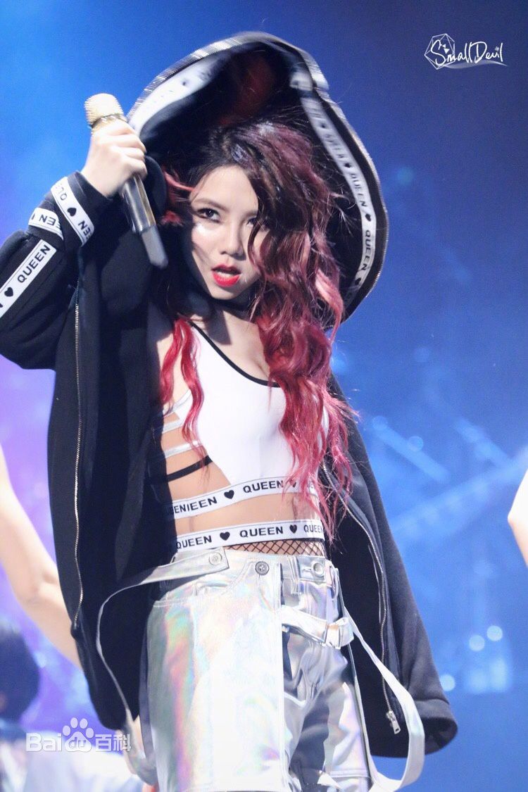 最优质邓紫棋(G.E.M.(Get Everybody Moving))在《Queen of Hearts》世界巡回演唱中的相册