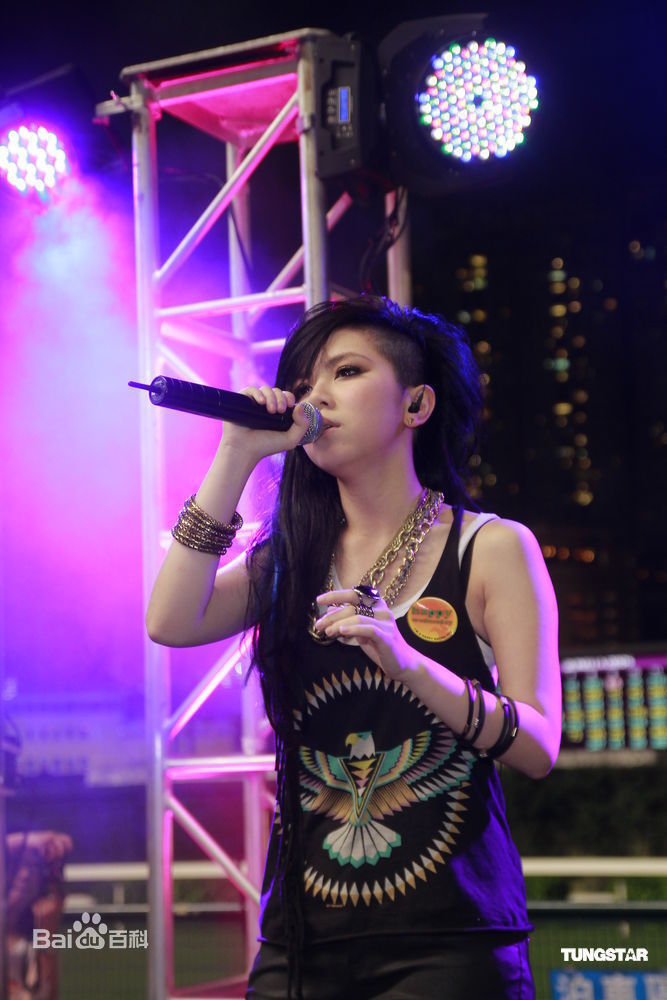 最新邓紫棋(G.E.M.(Get Everybody Moving))精彩图册