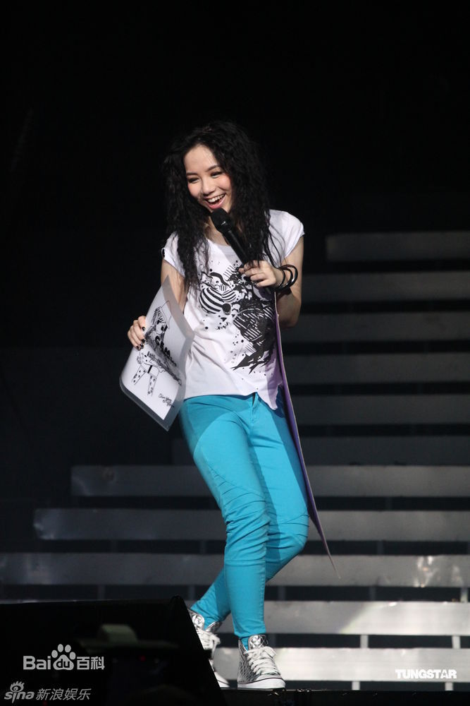 最新邓紫棋(G.E.M.(Get Everybody Moving))精彩图册