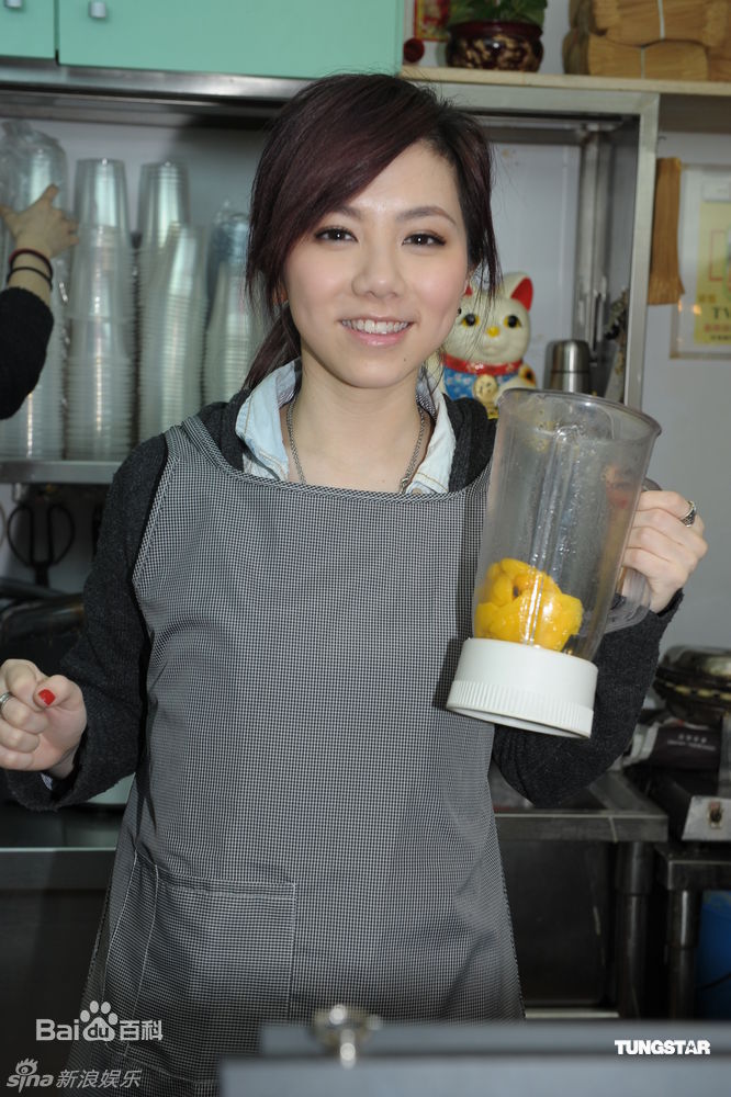 最新邓紫棋(G.E.M.(Get Everybody Moving))精彩图册