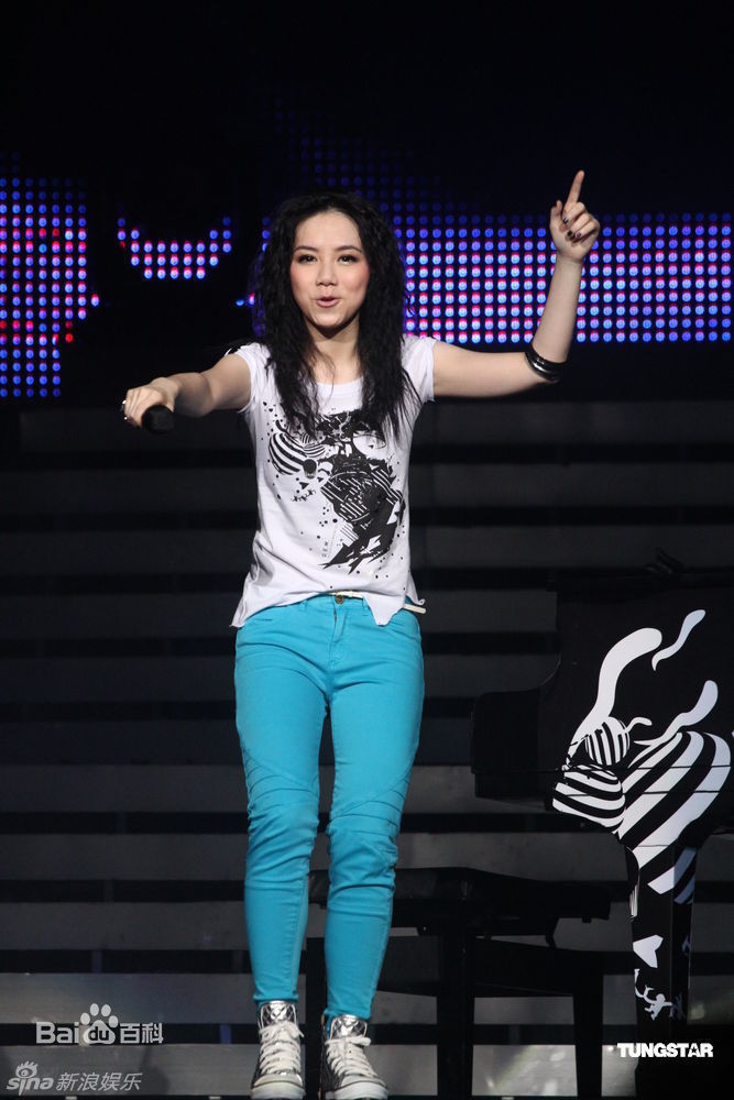 最新邓紫棋(G.E.M.(Get Everybody Moving))精彩图册