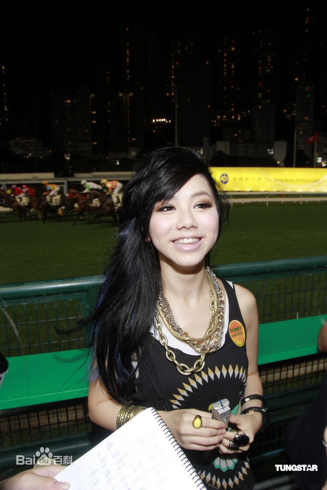 最新邓紫棋(G.E.M.(Get Everybody Moving))精彩图册