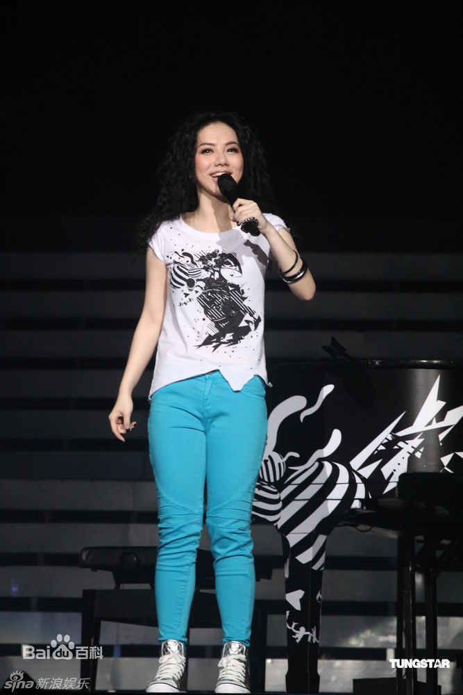 最新邓紫棋(G.E.M.(Get Everybody Moving))精彩图册