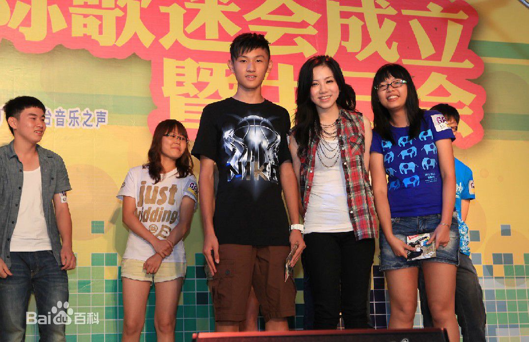 邓紫棋(G.E.M.(Get Everybody Moving))国际歌迷会成立暨生日会素颜照相册