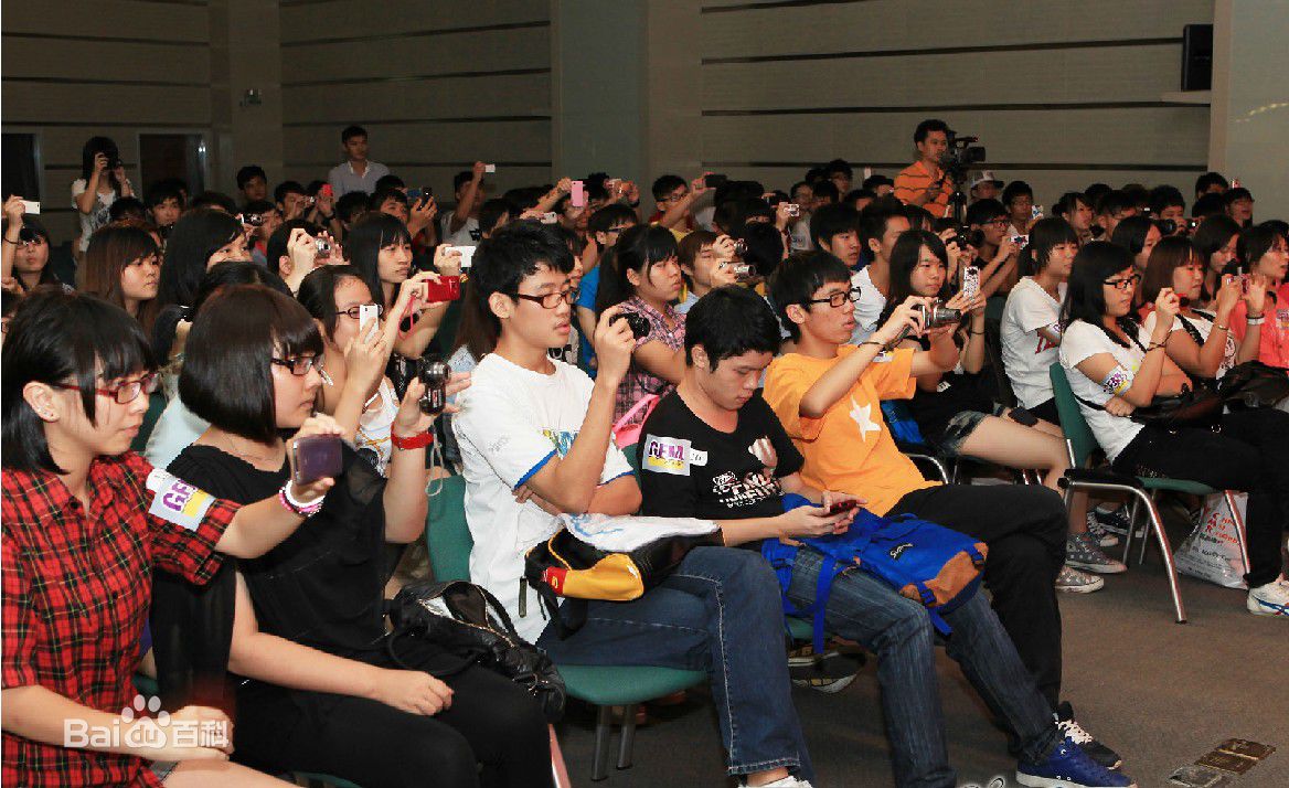 邓紫棋(G.E.M.(Get Everybody Moving))国际歌迷会成立暨生日会素颜照相册