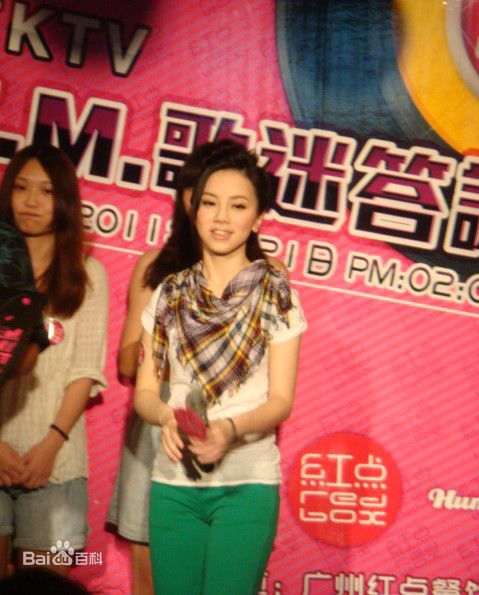 邓紫棋(G.E.M.(Get Everybody Moving))广州红点KTV歌迷答谢会壁纸壁纸