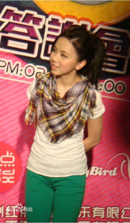 邓紫棋(G.E.M.(Get Everybody Moving))广州红点KTV歌迷答谢会壁纸壁纸