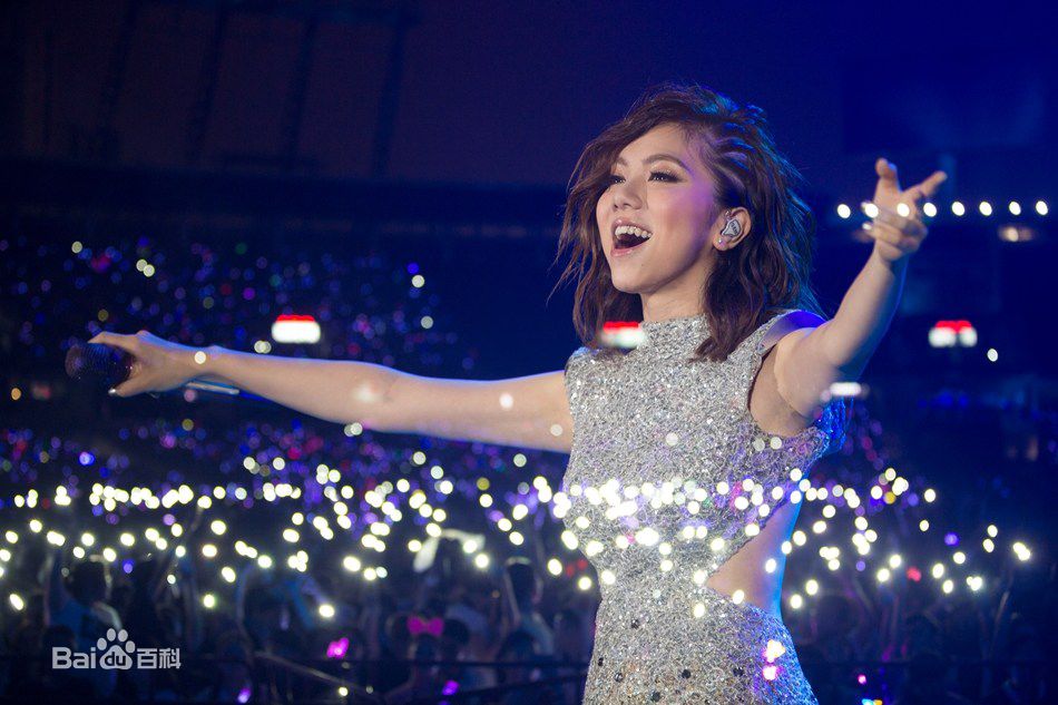 最新邓紫棋(G.E.M.(Get Everybody Moving))性感图片