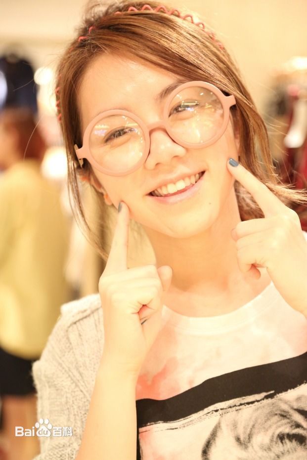 最新邓紫棋(G.E.M.(Get Everybody Moving))性感图片