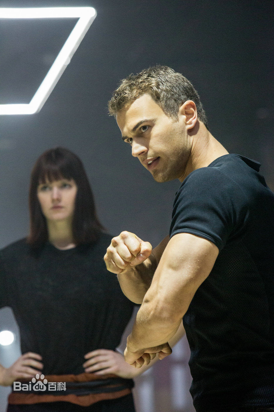 提奥·詹姆斯(Theo James) 剧照
