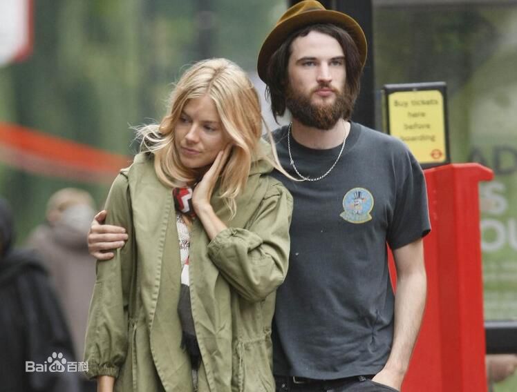 汤姆·斯塔里奇(Tom Sturridge)汤姆·斯图里奇素颜照相册