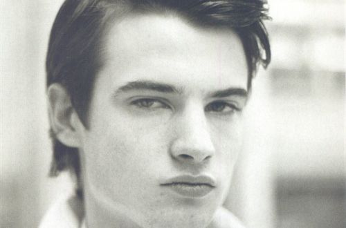 最优质汤姆·斯塔里奇(Tom Sturridge)生活照