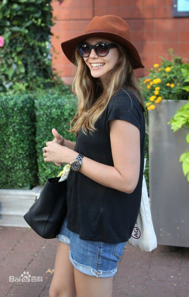 伊丽莎白·奥尔森(Elizabeth Olsen)街拍素颜照壁纸