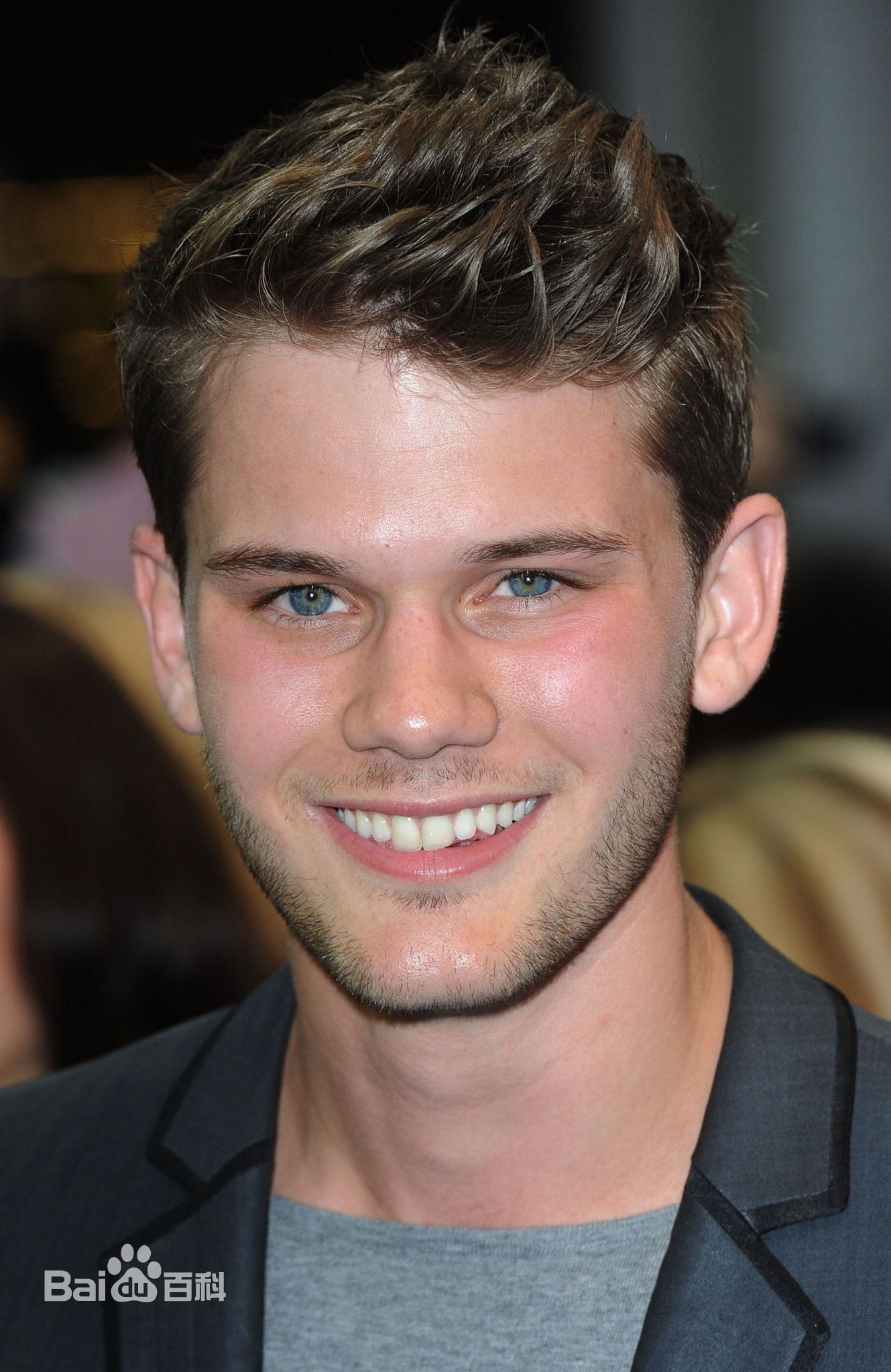 最优质杰瑞米·艾文(Jeremy Irvine)精彩图册