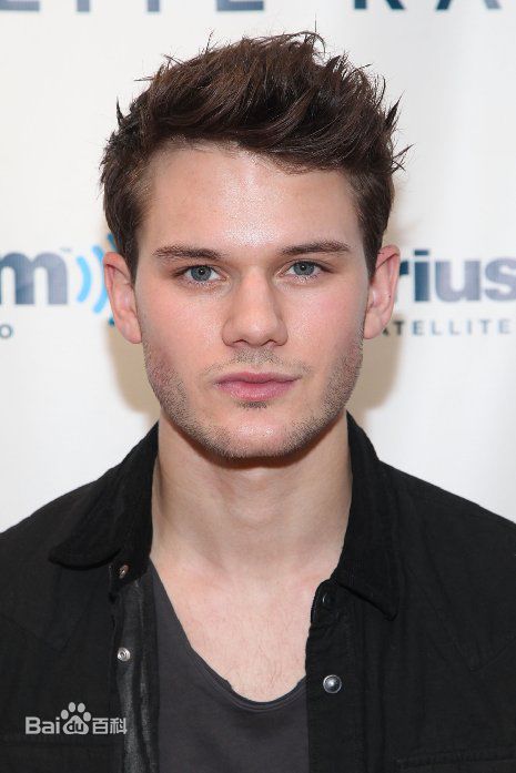 最新杰瑞米·艾文(Jeremy Irvine)性感图片