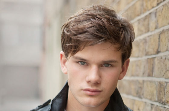 最新杰瑞米·艾文(Jeremy Irvine)性感图片